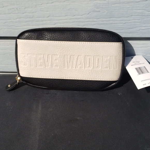 Steve Madden Handbags - NWT Steve Madden Wallet